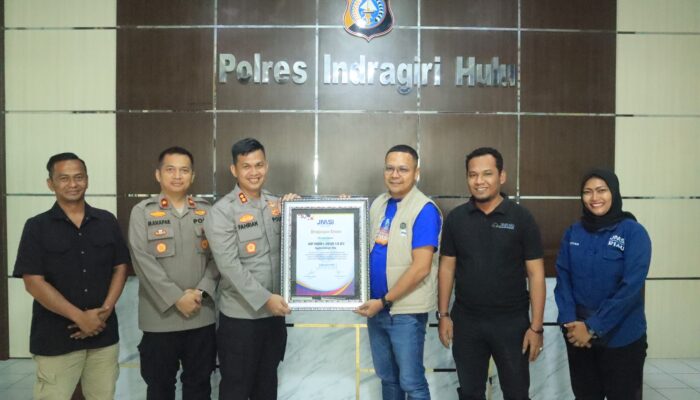 JMSI Inhu Serahkan Anugerah “Bhayangkara Ketahanan Pangan” kepada Kapolres AKBP Fahrian Saleh
