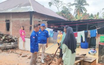 DPC Demokrat Bengkulu Utara Santuni Korban Kebakaran di Desa Datar Ruyung