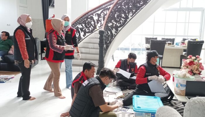 Kejari Bengkulu Geledah Rumah Kadinkes Terkait Dugaan Korupsi Proyek Labkesda