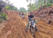 Kreatif! Satgas TMMD Bengkulu Utara Gunakan Motor Kebun Hadapi Medan Berat