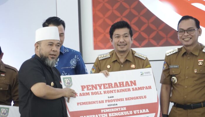 Pemkab Bengkulu Utara Terima Bantuan 8 Unit Kontainer Sampah dari Pemprov Bengkulu