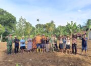 Satgas TMMD ke-126 Hijaukan Desa Batu Raja R, Warga Antusias Terima Bibit Pohon Buah