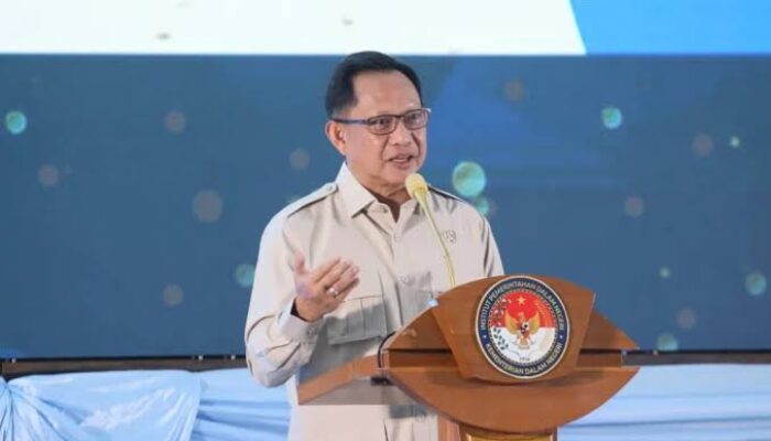 Mendagri Minta Kepala Daerah Stop Rekrut Honorer Baru, Soroti Praktik Titip Timses Bebani APBD