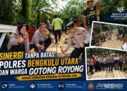 Bahu-Membahu Perbaiki Jembatan Keramat, Kapolres Bengkulu Utara Turun Langsung