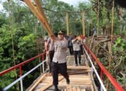 Bahu-Membahu Perbaiki Jembatan Kalbang, Polres dan Warga Kompak Bergotong Royong